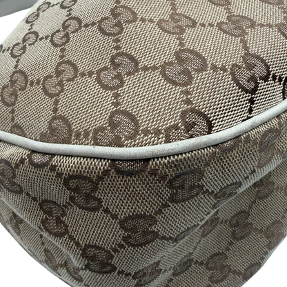 https://cdn.shopify.com/s/files/1/0564/9376/8855/files/Gucci_Schultertasche_Sukey_One_monogram_beige_7_cdfa479e-b083-41ca-a476-b66ed9fc9932.webp?v=1782908526