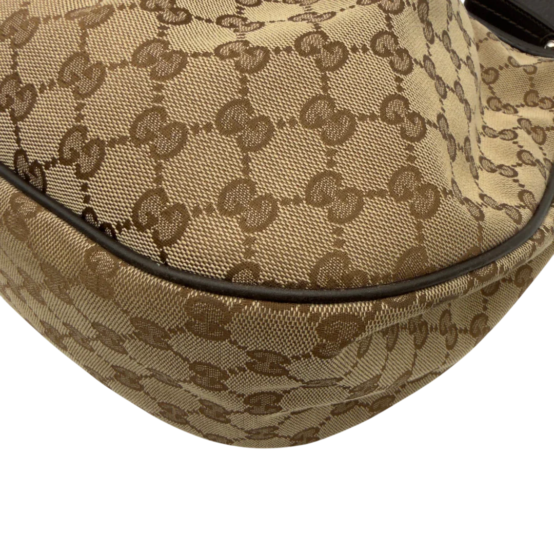 https://cdn.shopify.com/s/files/1/0564/9376/8855/files/Gucci_Schultertasche_Sukey_One_monogram_beige_7_fef0680f-37c0-4396-b43a-f5be157033c1.webp?v=1782384653