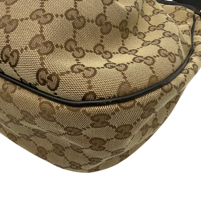 https://cdn.shopify.com/s/files/1/0564/9376/8855/files/Gucci_Schultertasche_Sukey_One_monogram_beige_8.webp?v=1781856423