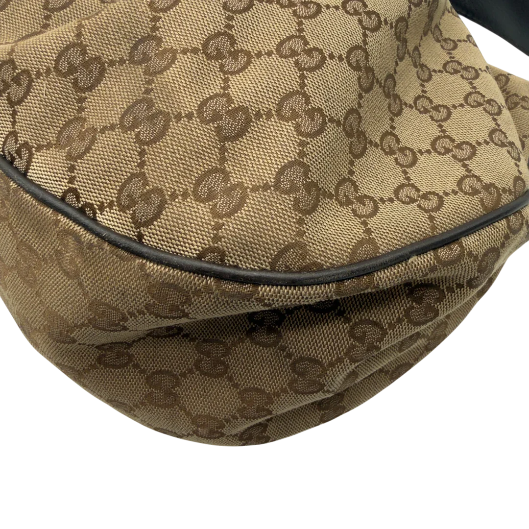 https://cdn.shopify.com/s/files/1/0564/9376/8855/files/Gucci_Schultertasche_Sukey_One_monogram_beige_8_5f172248-3ec1-4f85-9f0f-092d92500399.webp?v=1782906749