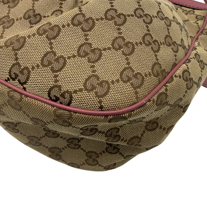 https://cdn.shopify.com/s/files/1/0564/9376/8855/files/Gucci_Schultertasche_Sukey_One_monogram_beige_8_62d23060-f7dc-4443-b154-ca0d967a2af1.webp?v=1782384516