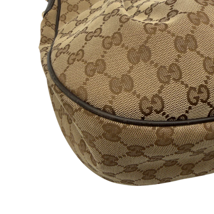 https://cdn.shopify.com/s/files/1/0564/9376/8855/files/Gucci_Schultertasche_Sukey_One_monogram_beige_8_aad722ab-9b30-4d51-a155-f17d716ae24a.webp?v=1782384654