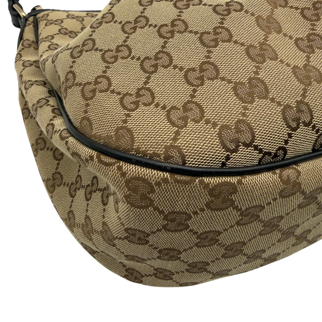 https://cdn.shopify.com/s/files/1/0564/9376/8855/files/Gucci_Schultertasche_Sukey_One_monogram_beige_9.webp?v=1781856425