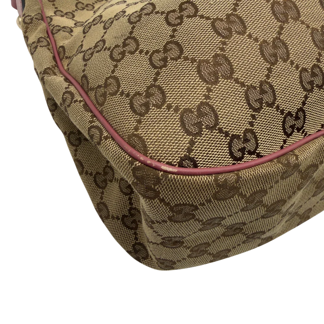 https://cdn.shopify.com/s/files/1/0564/9376/8855/files/Gucci_Schultertasche_Sukey_One_monogram_beige_9_120d7352-dd08-4b28-9d27-5744a08fdf87.webp?v=1782384516