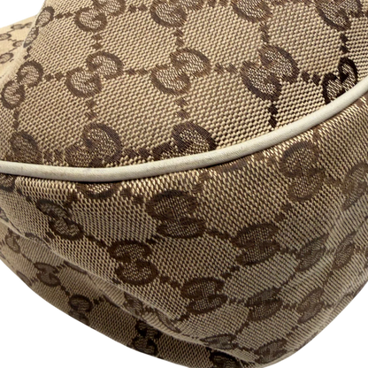 https://cdn.shopify.com/s/files/1/0564/9376/8855/files/Gucci_Schultertasche_Sukey_One_monogram_beige_9_bd3db914-7481-4432-8740-8f412ce1ab9a.webp?v=1782908526