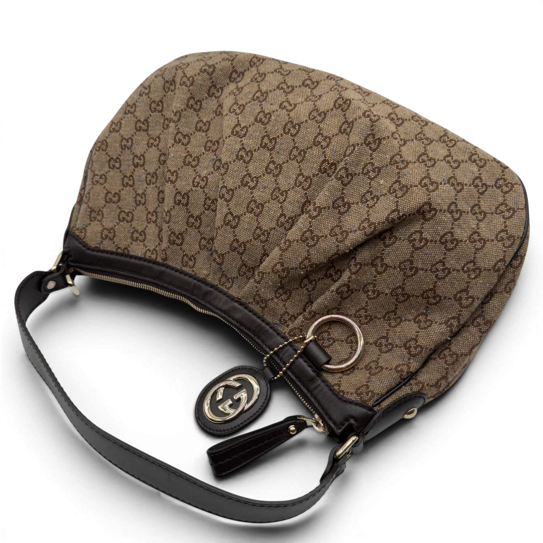 https://cdn.shopify.com/s/files/1/0564/9376/8855/files/Gucci_Schultertasche_Sukey_One_monogram_braun_10.webp?v=1782905169