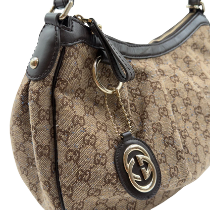 https://cdn.shopify.com/s/files/1/0564/9376/8855/files/Gucci_Schultertasche_Sukey_One_monogram_braun_11.webp?v=1782905169