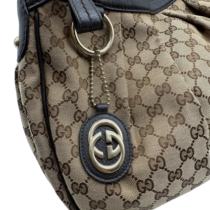 https://cdn.shopify.com/s/files/1/0564/9376/8855/files/Gucci_Schultertasche_Sukey_One_monogram_braun_11_601cadd4-0033-4050-b1a2-efb2d03ad272.webp?v=1783514604