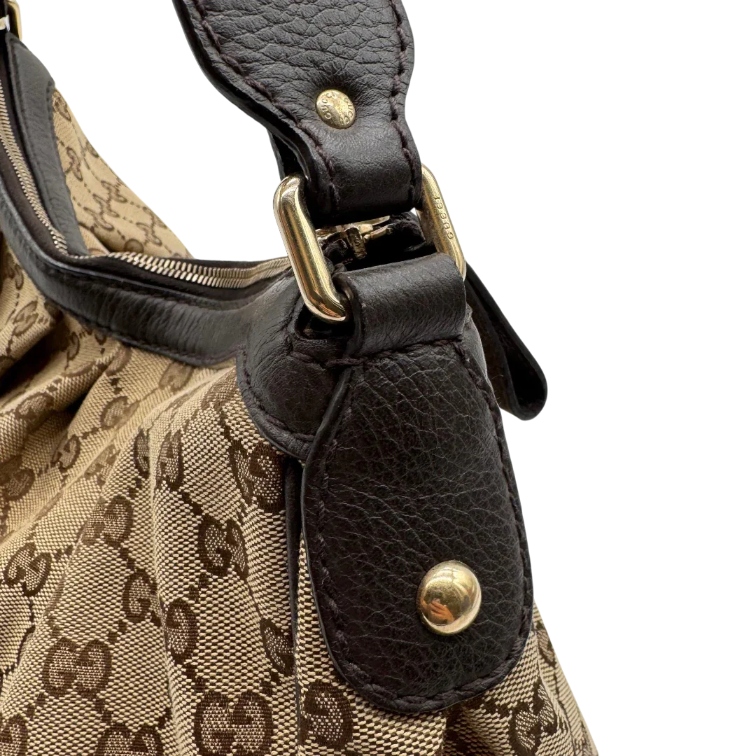 https://cdn.shopify.com/s/files/1/0564/9376/8855/files/Gucci_Schultertasche_Sukey_One_monogram_braun_14_56b32488-02c0-46c7-9cc0-6833267b45ae.webp?v=1783514604