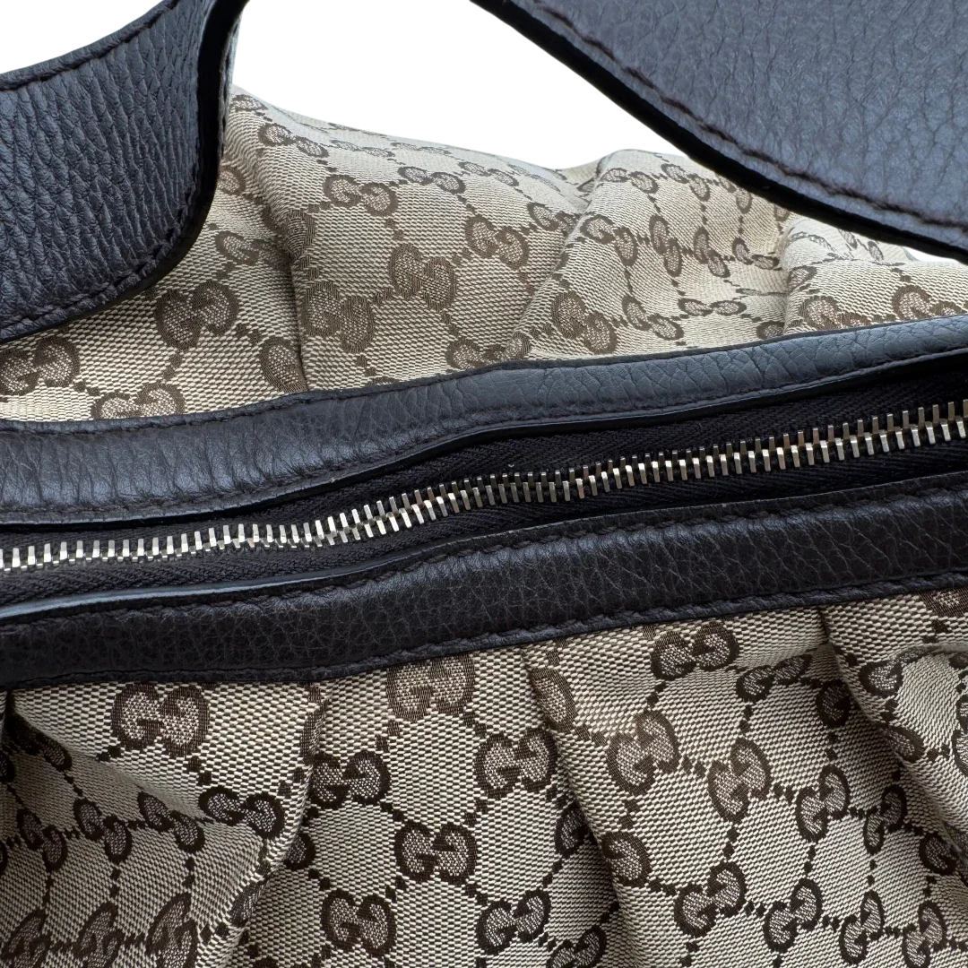 https://cdn.shopify.com/s/files/1/0564/9376/8855/files/Gucci_Schultertasche_Sukey_One_monogram_braun_16.webp?v=1783514604