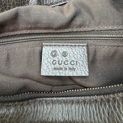 https://cdn.shopify.com/s/files/1/0564/9376/8855/files/Gucci_Schultertasche_Sukey_One_monogram_braun_19.webp?v=1783514604