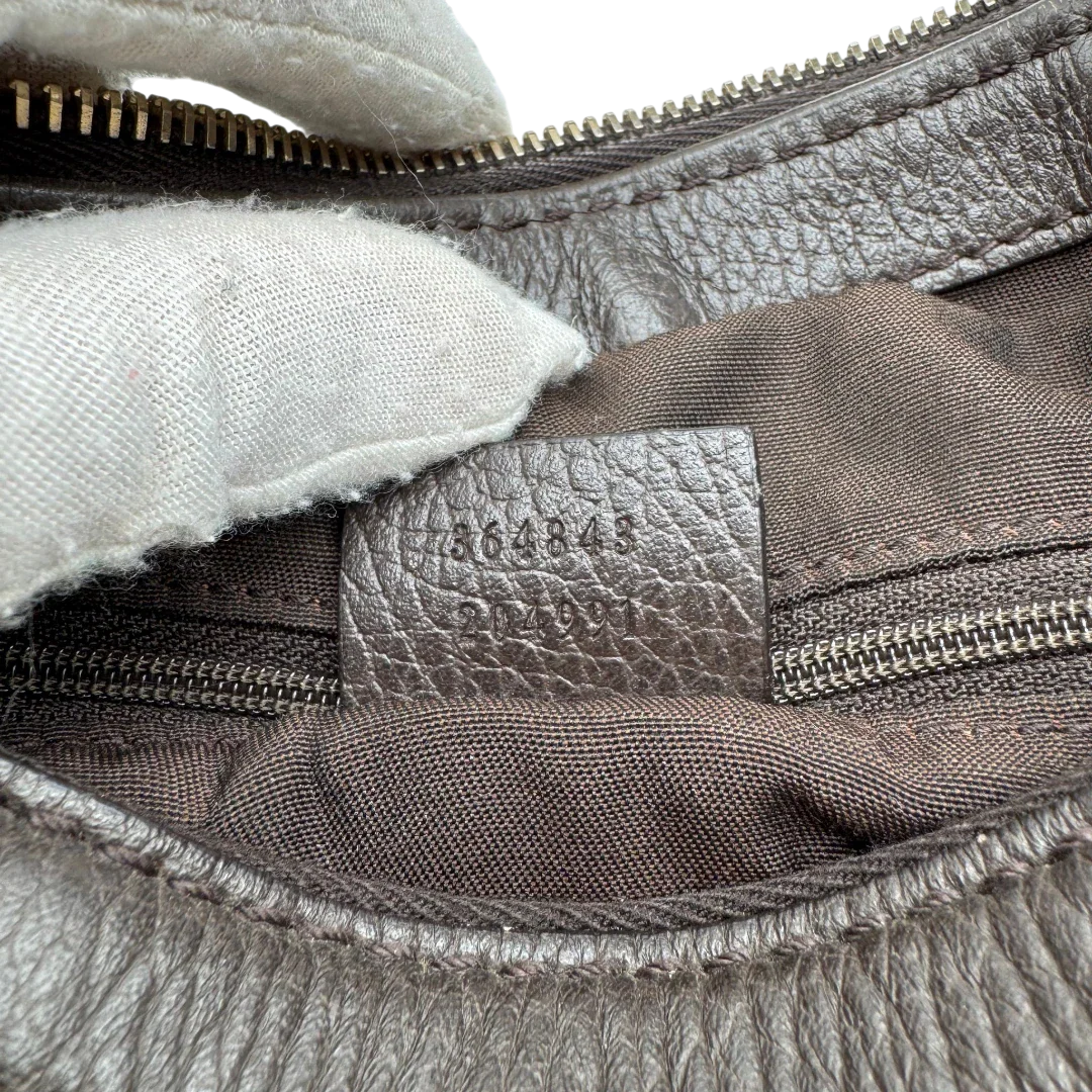 https://cdn.shopify.com/s/files/1/0564/9376/8855/files/Gucci_Schultertasche_Sukey_One_monogram_braun_20.webp?v=1783514604