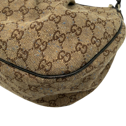 https://cdn.shopify.com/s/files/1/0564/9376/8855/files/Gucci_Schultertasche_Sukey_One_monogram_braun_6.webp?v=1782905169