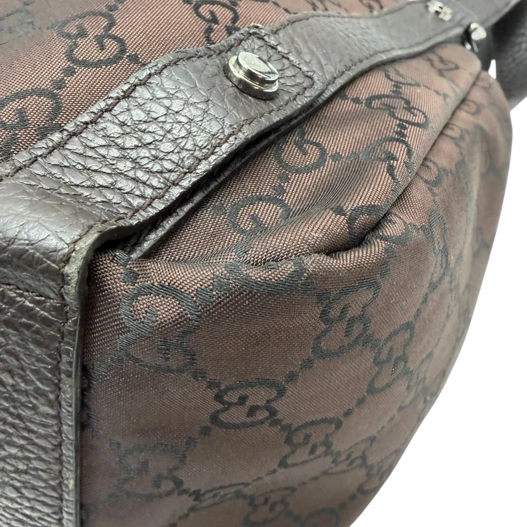 https://cdn.shopify.com/s/files/1/0564/9376/8855/files/Gucci_Shopper_Abbey_aus_Nylon_monogram_dunkelbraun_vintage_GG6410.webp?v=1778682922