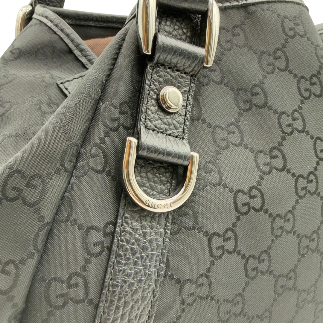 https://cdn.shopify.com/s/files/1/0564/9376/8855/files/Gucci_Shopper_Abbey_aus_Nylon_monogram_schwarz_11.webp?v=1782909693