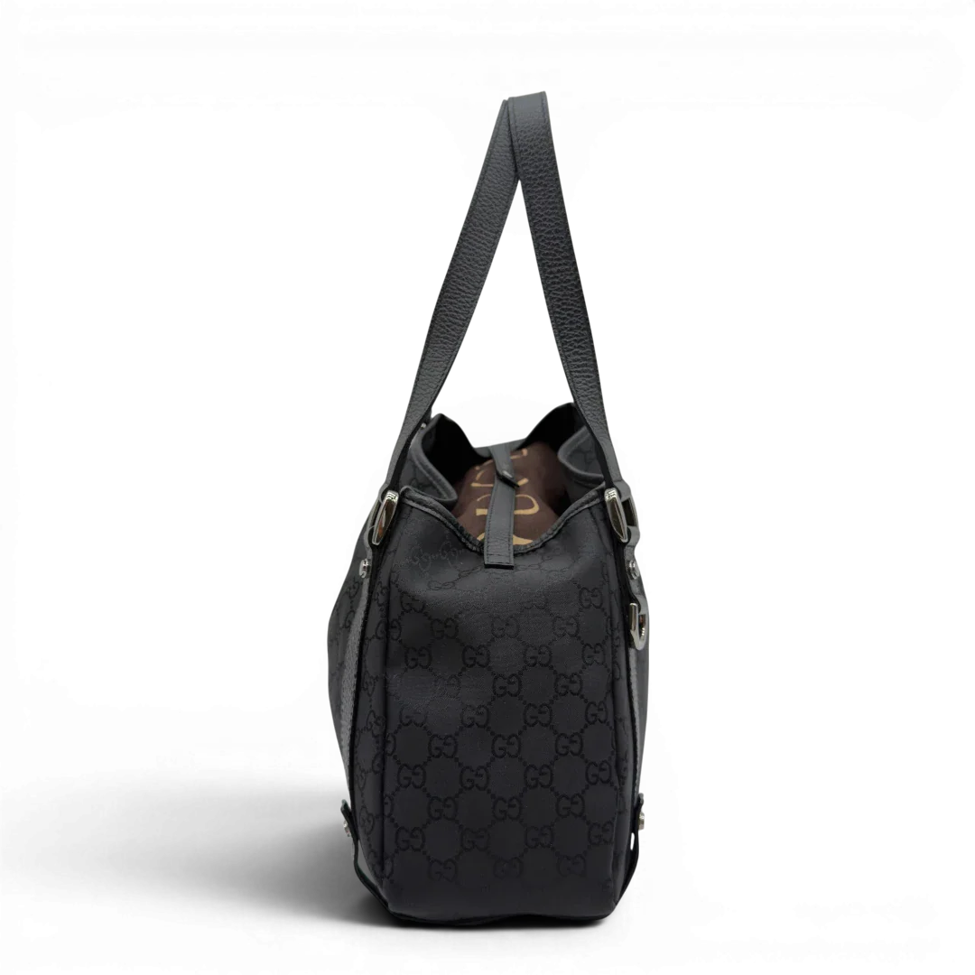 https://cdn.shopify.com/s/files/1/0564/9376/8855/files/Gucci_Shopper_Abbey_aus_Nylon_monogram_schwarz_3.webp?v=1782909692