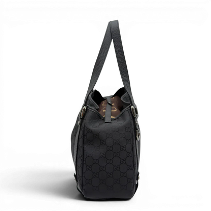 https://cdn.shopify.com/s/files/1/0564/9376/8855/files/Gucci_Shopper_Abbey_aus_Nylon_monogram_schwarz_3.webp?v=1782909692