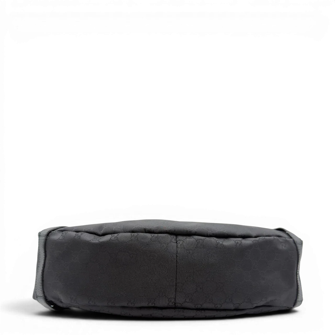 https://cdn.shopify.com/s/files/1/0564/9376/8855/files/Gucci_Shopper_Abbey_aus_Nylon_monogram_schwarz_5.webp?v=1782909693