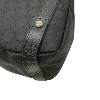 https://cdn.shopify.com/s/files/1/0564/9376/8855/files/Gucci_Shopper_Abbey_aus_Nylon_monogram_schwarz_6.webp?v=1782909693