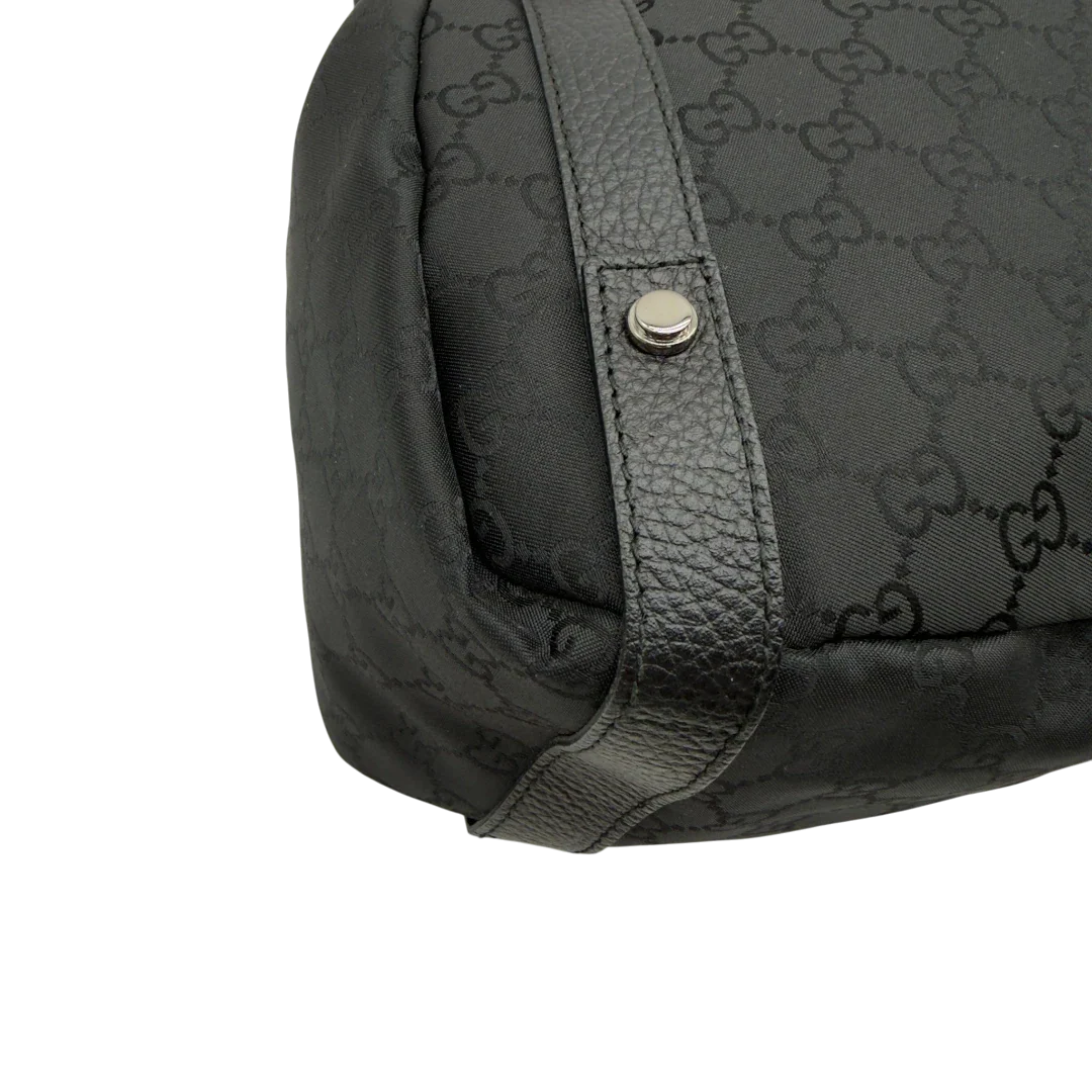 https://cdn.shopify.com/s/files/1/0564/9376/8855/files/Gucci_Shopper_Abbey_aus_Nylon_monogram_schwarz_9.webp?v=1782909693