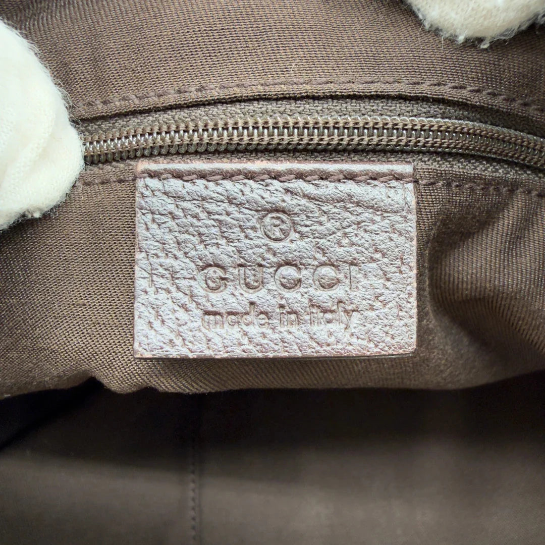 https://cdn.shopify.com/s/files/1/0564/9376/8855/files/Gucci_Shopper_Abbey_monogram_beige_13.webp?v=1782909170