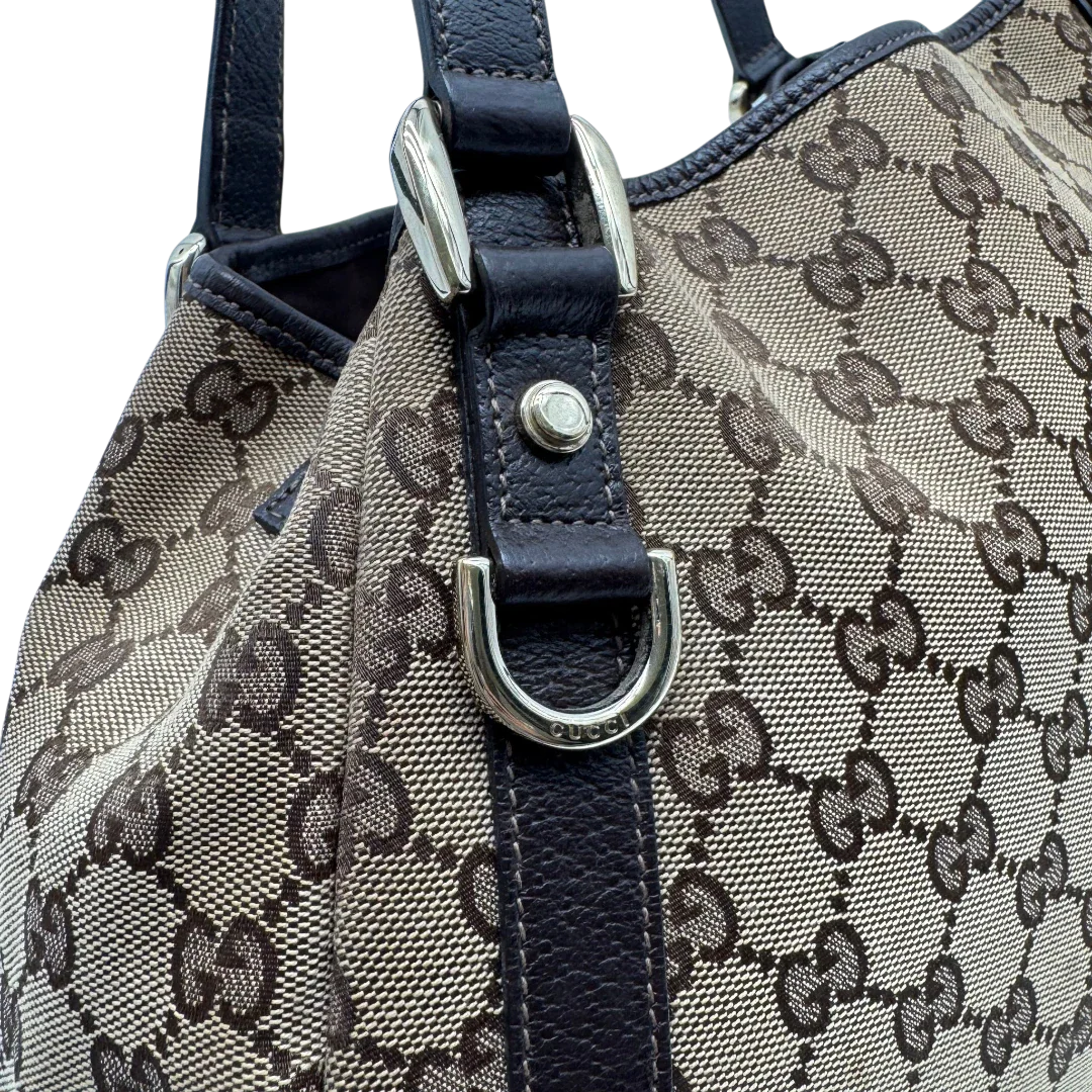 https://cdn.shopify.com/s/files/1/0564/9376/8855/files/Gucci_Shopper_Abbey_monogram_beige_vintage_GG2093.webp?v=1779963257