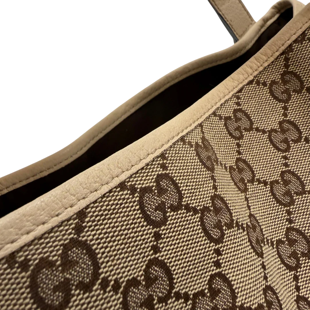 https://cdn.shopify.com/s/files/1/0564/9376/8855/files/Gucci_Shopper_Abbey_monogram_beige_vintage_GG6947.webp?v=1779320216