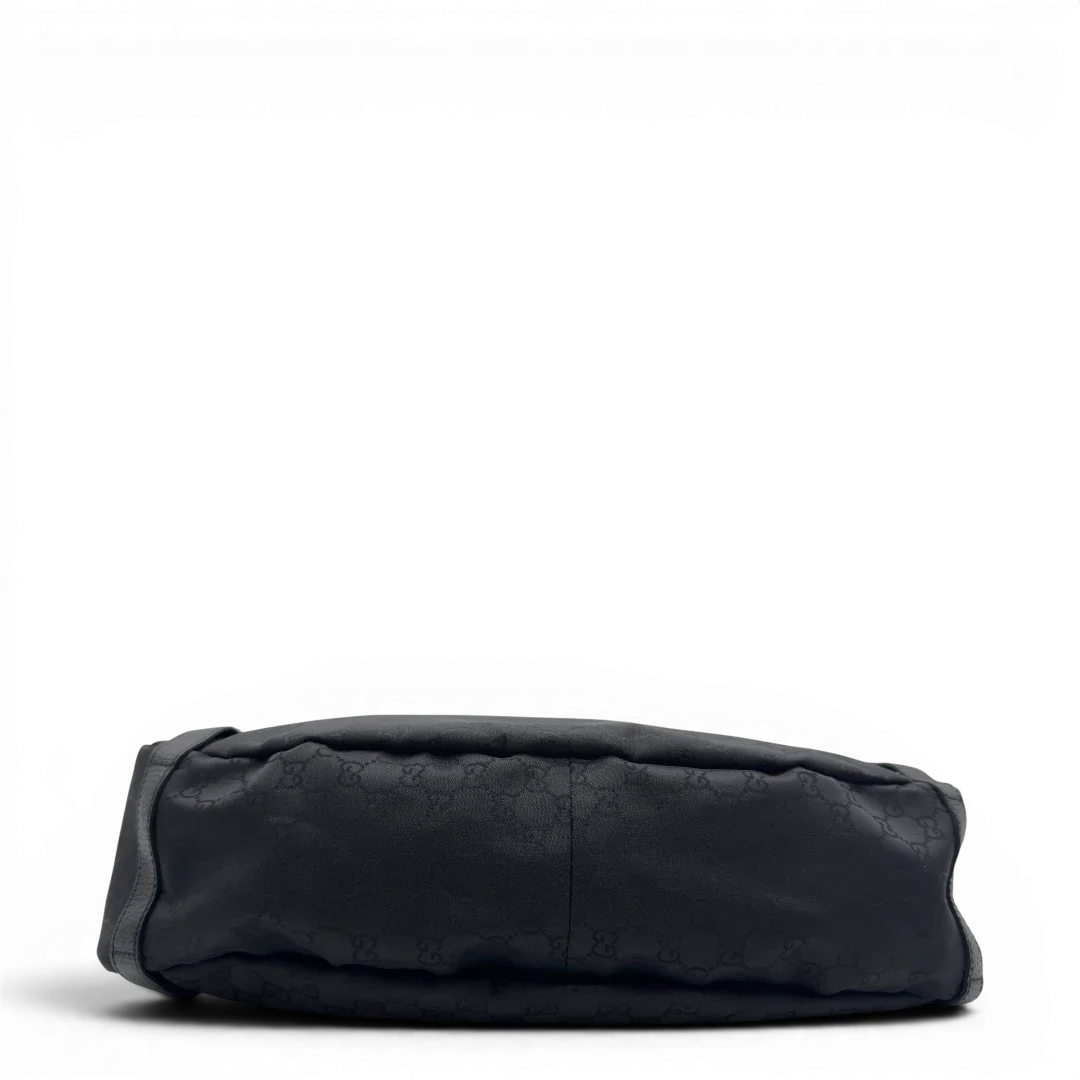https://cdn.shopify.com/s/files/1/0564/9376/8855/files/Gucci_Shopper_Abbey_monogram_schwarz_vintage_GG7010.webp?v=1778080747