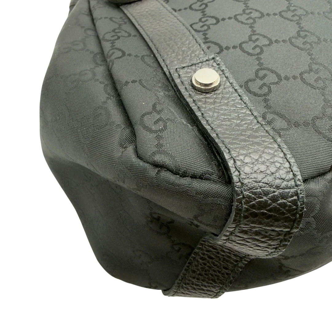 https://cdn.shopify.com/s/files/1/0564/9376/8855/files/Gucci_Shopper_Abbey_monogram_schwarz_vintage_GG7014.webp?v=1778080749