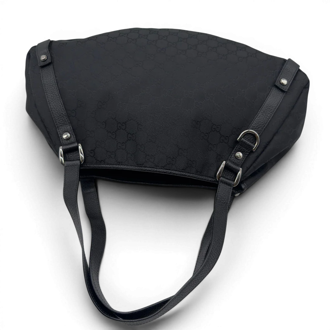 https://cdn.shopify.com/s/files/1/0564/9376/8855/files/Gucci_Shopper_Abbey_monogram_schwarz_vintage_GG7016.webp?v=1778080748