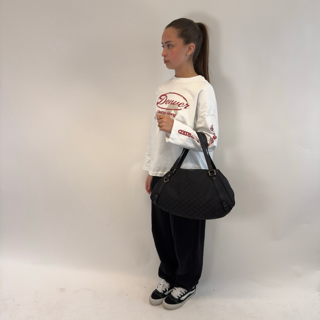 https://cdn.shopify.com/s/files/1/0564/9376/8855/files/Gucci_Shopper_Abbey_monogram_schwarz_vintage_GG7040Large.jpg?v=1778080748