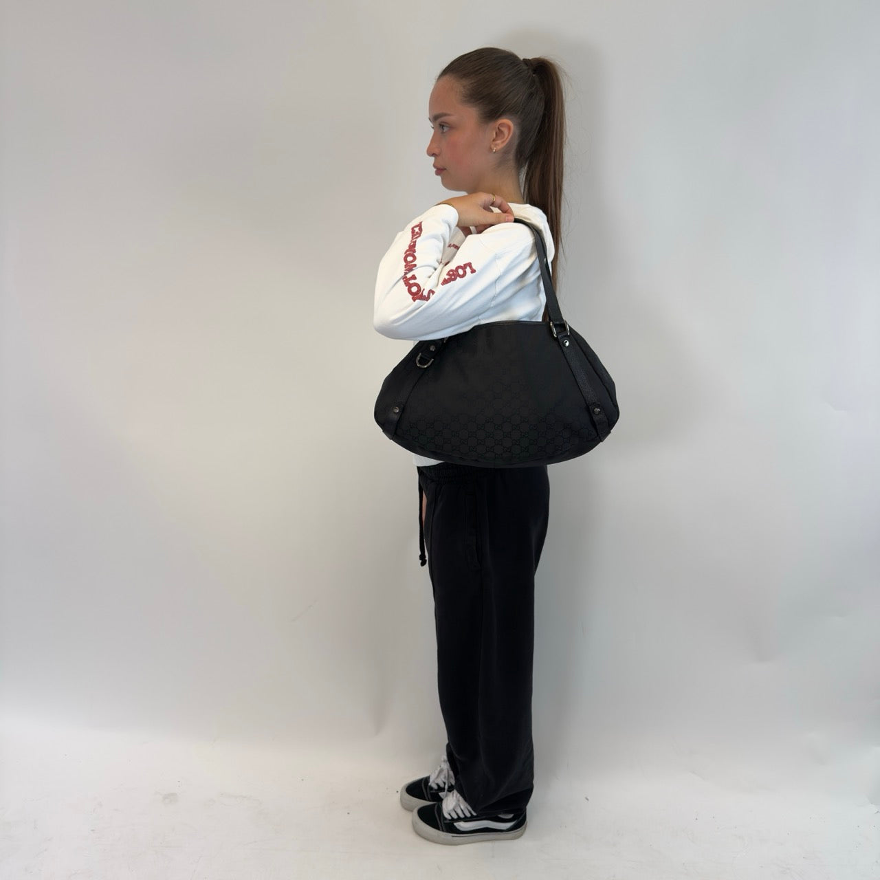 https://cdn.shopify.com/s/files/1/0564/9376/8855/files/Gucci_Shopper_Abbey_monogram_schwarz_vintage_GG7041Large.jpg?v=1778080747