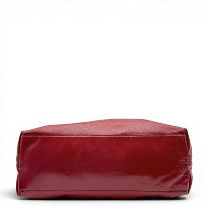 https://cdn.shopify.com/s/files/1/0564/9376/8855/files/Gucci_Shopper_Soho_mit_Umhangekette_aus_Lackleder_rot_vintage_GG8592.webp?v=1781108031