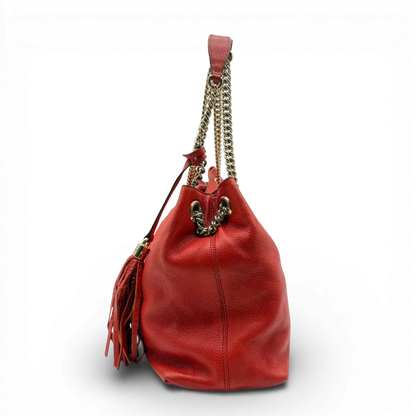 https://cdn.shopify.com/s/files/1/0564/9376/8855/files/Gucci_Shopper_Soho_mit_Umhangekette_aus_Leder_rot_vintage_GG2440.webp?v=1773326203