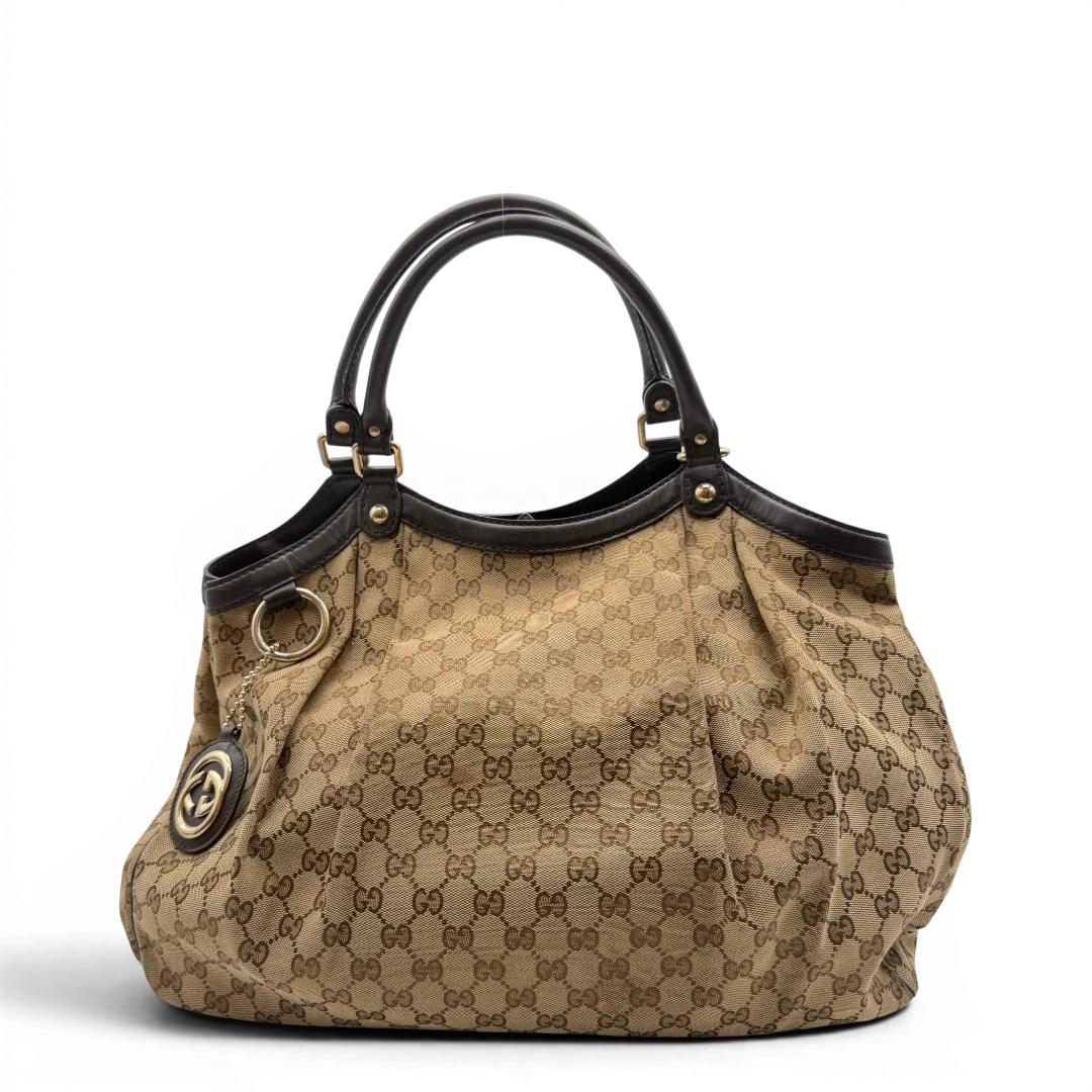 https://cdn.shopify.com/s/files/1/0564/9376/8855/files/Gucci_Shopper_Sukey_Large_monogram_beige_4_abc21094-86f6-4bf1-af59-0b4df5aefea6.webp?v=1784801705