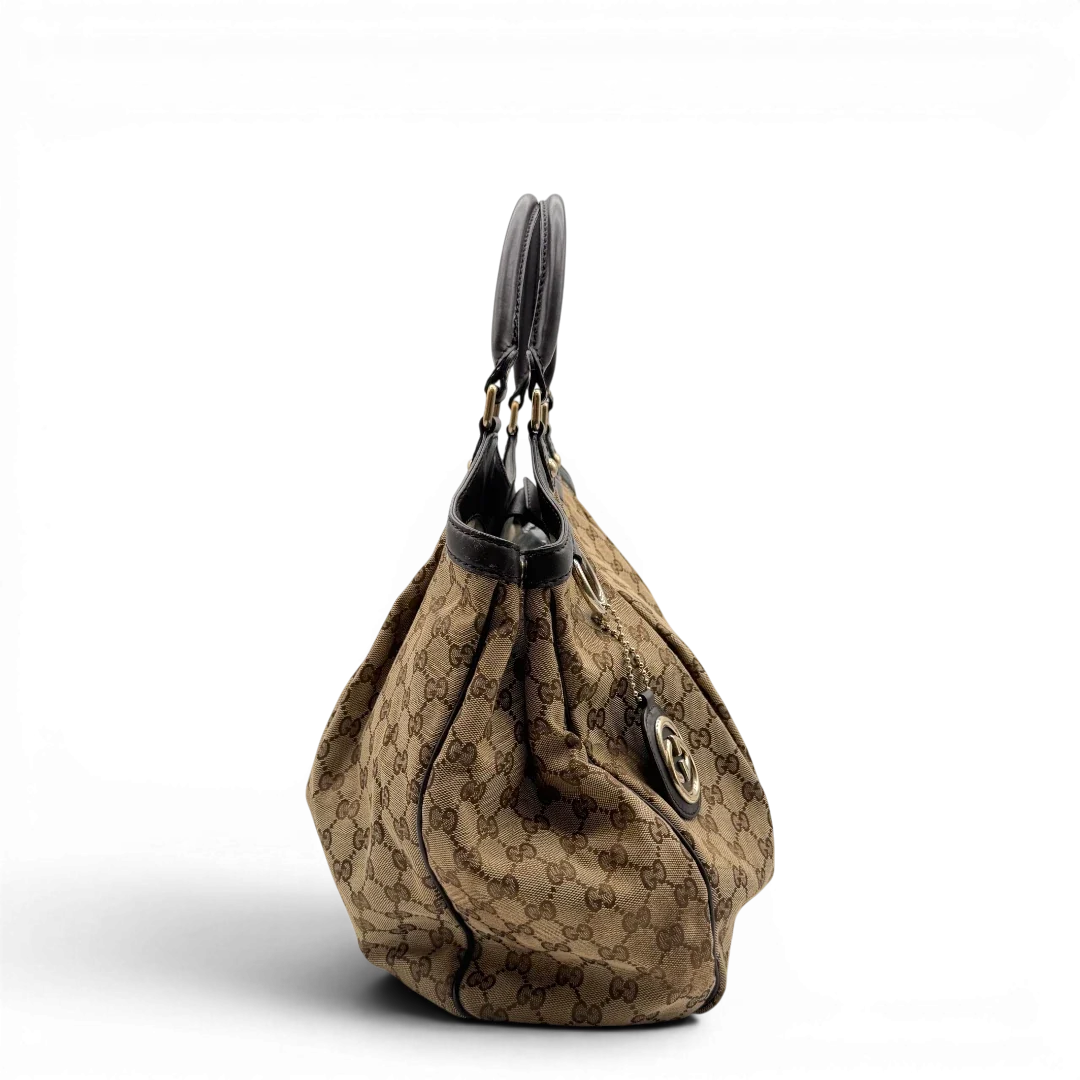 https://cdn.shopify.com/s/files/1/0564/9376/8855/files/Gucci_Shopper_Sukey_Large_monogram_beige_6_92df32a4-6bfd-48b9-8600-b3e53faf1d41.webp?v=1784801705