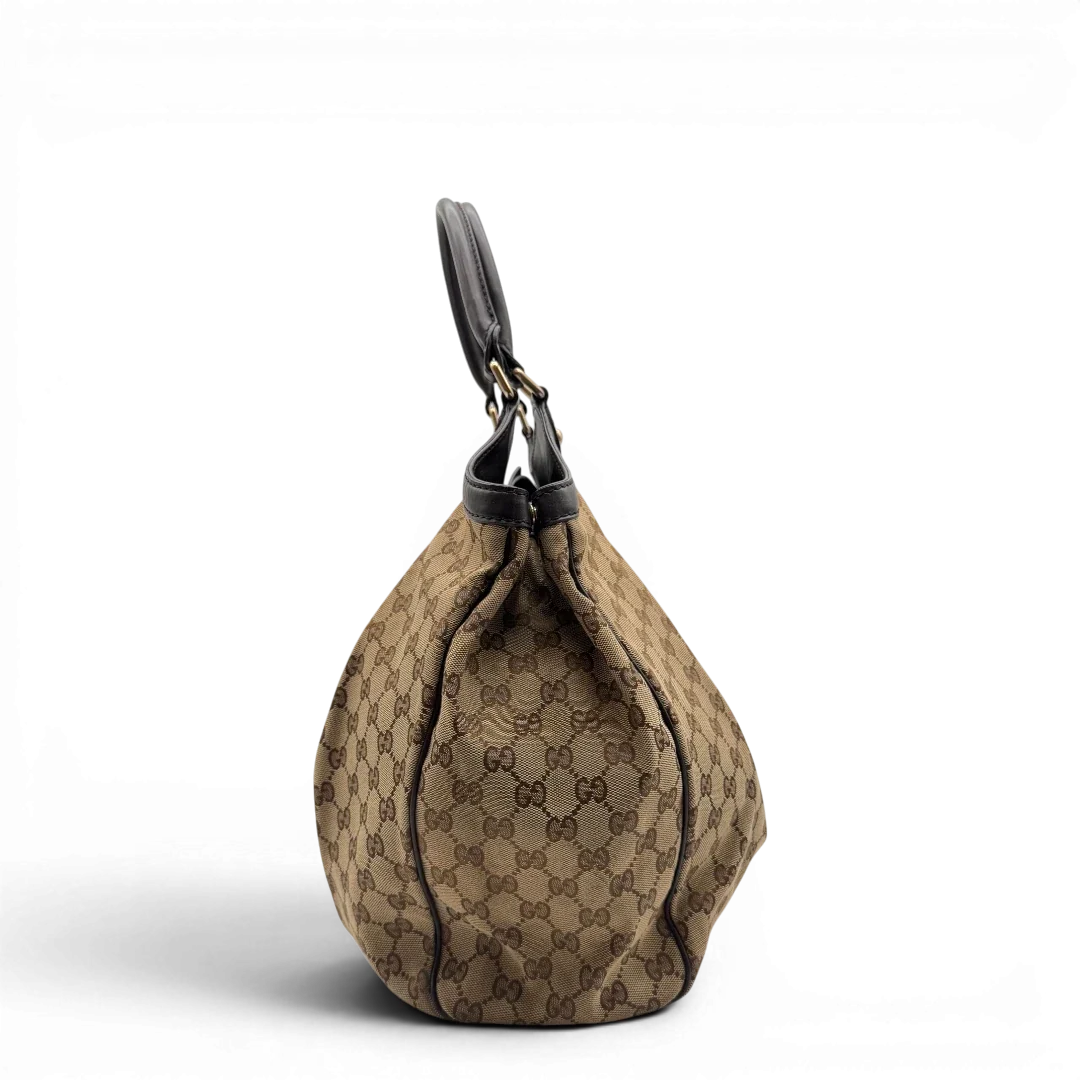 https://cdn.shopify.com/s/files/1/0564/9376/8855/files/Gucci_Shopper_Sukey_Large_monogram_beige_7_318a56a2-8086-4683-bb4b-c0f7365b1da0.webp?v=1784801705