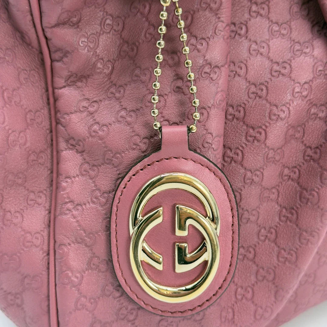 https://cdn.shopify.com/s/files/1/0564/9376/8855/files/Gucci_Shopper_Sukey_aus_Leder_monogram_rosa_vintage_GG5952.webp?v=1778066999