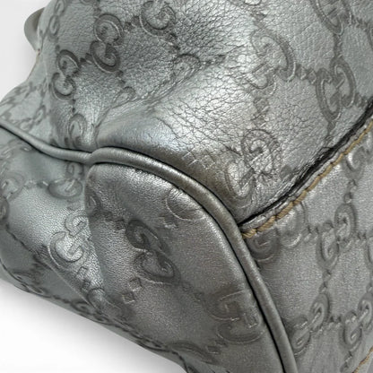 https://cdn.shopify.com/s/files/1/0564/9376/8855/files/Gucci_Shopper_Sukey_aus_Leder_monogram_silber_vintage_GG_6776.webp?v=1767280465