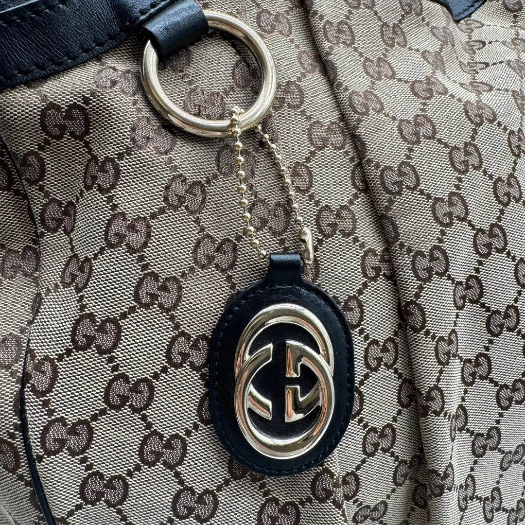 https://cdn.shopify.com/s/files/1/0564/9376/8855/files/Gucci_Shopper_Sukey_large_monogram_beige_11.webp?v=1781106235