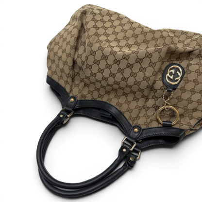 https://cdn.shopify.com/s/files/1/0564/9376/8855/files/Gucci_Shopper_Sukey_large_monogram_beige_11_a871ec40-11a6-4bc9-9d56-ee4c1b6c23ff.webp?v=1783515047