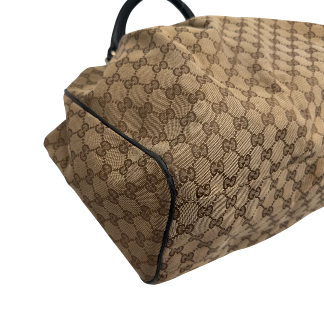 https://cdn.shopify.com/s/files/1/0564/9376/8855/files/Gucci_Shopper_Sukey_large_monogram_beige_13_5035e33a-b3d2-4589-b671-27bbdf12139a.webp?v=1784240823