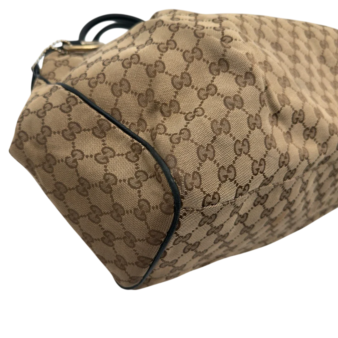 https://cdn.shopify.com/s/files/1/0564/9376/8855/files/Gucci_Shopper_Sukey_large_monogram_beige_15_b4aa56f5-1c38-4d5c-af91-7432e98432ad.webp?v=1784240823