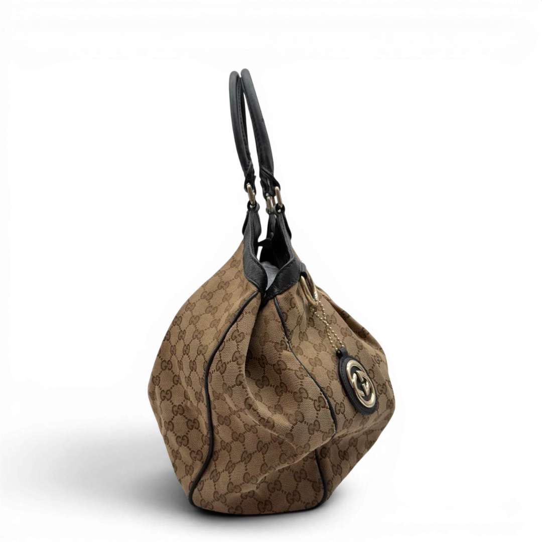 https://cdn.shopify.com/s/files/1/0564/9376/8855/files/Gucci_Shopper_Sukey_large_monogram_beige_4_9c204c3f-52d6-4460-a440-77b856c60b07.webp?v=1784240822