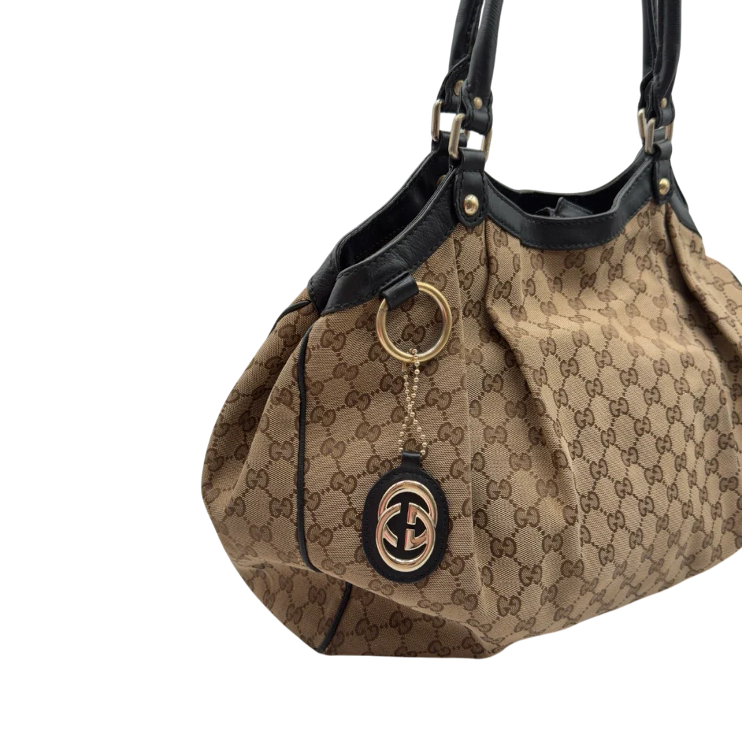 https://cdn.shopify.com/s/files/1/0564/9376/8855/files/Gucci_Shopper_Sukey_large_monogram_beige_7_7810b2de-4483-41e4-9a7e-3c1571afc439.webp?v=1784240823