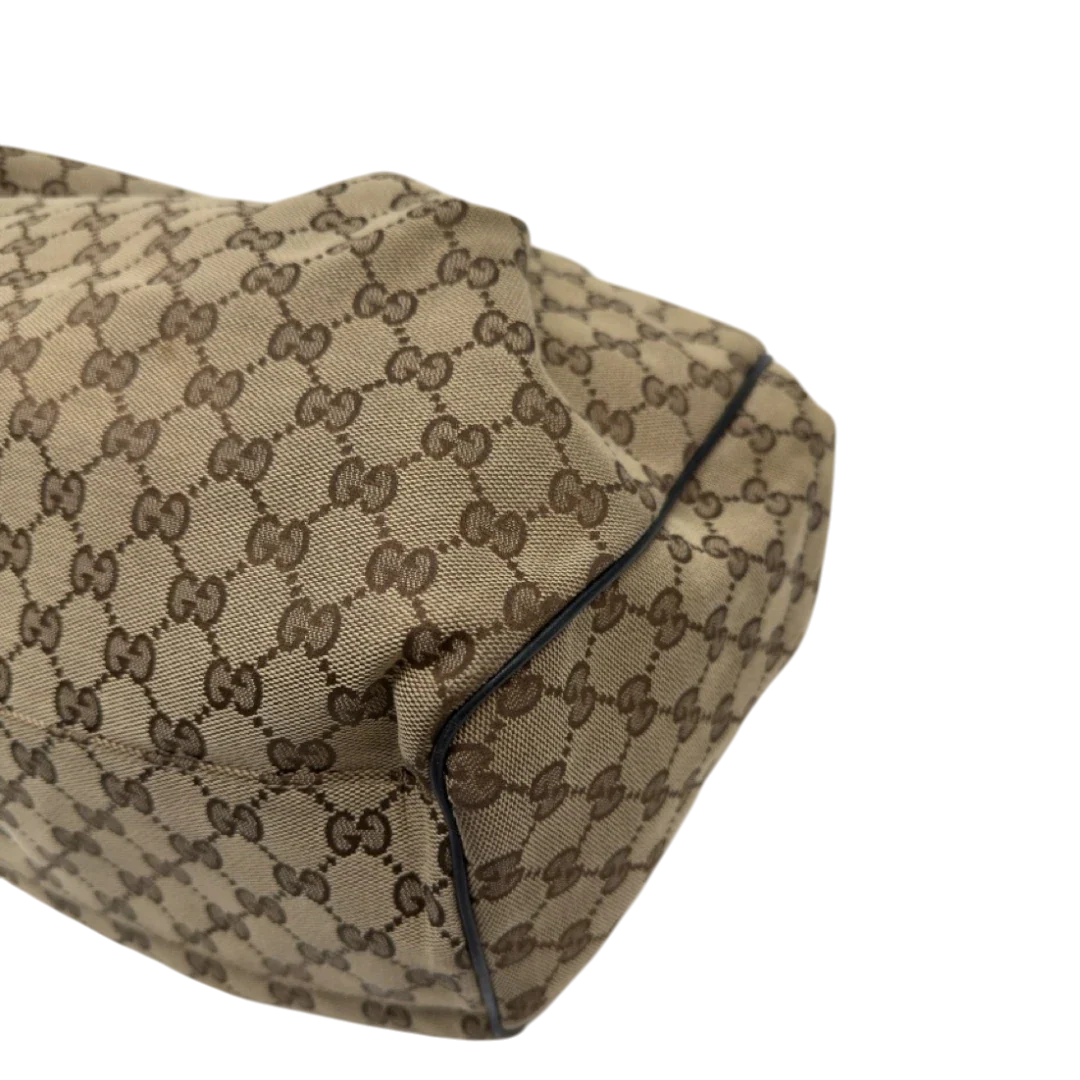 https://cdn.shopify.com/s/files/1/0564/9376/8855/files/Gucci_Shopper_Sukey_large_monogram_beige_7_bf0d5396-e30a-4879-b70d-cb892327ea67.webp?v=1783515047