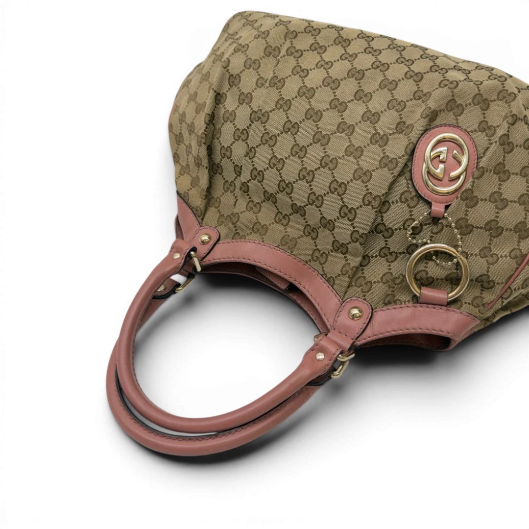 https://cdn.shopify.com/s/files/1/0564/9376/8855/files/Gucci_Shopper_Sukey_monogram_beige_10_bf681219-cc6e-4c1d-9cd7-e1ddf2f3dc43.webp?v=1783515170