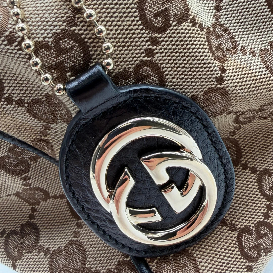 https://cdn.shopify.com/s/files/1/0564/9376/8855/files/Gucci_Shopper_Sukey_monogram_beige_11.webp?v=1782310481