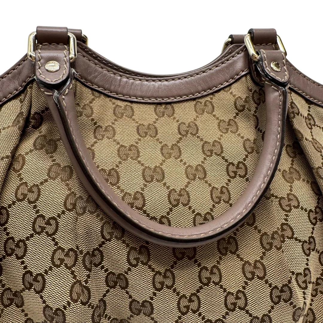 https://cdn.shopify.com/s/files/1/0564/9376/8855/files/Gucci_Shopper_Sukey_monogram_beige_13_01b54712-4efc-49c3-b3f9-275e815f8df8.webp?v=1784242767