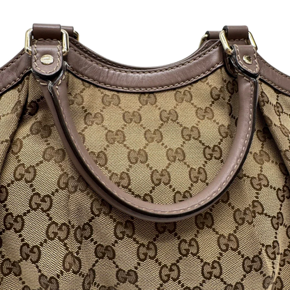 https://cdn.shopify.com/s/files/1/0564/9376/8855/files/Gucci_Shopper_Sukey_monogram_beige_13_01b54712-4efc-49c3-b3f9-275e815f8df8.webp?v=1784242767